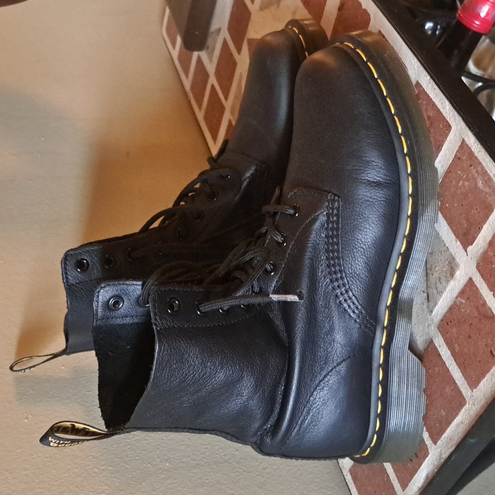 Shoes - Picture 2 of 5